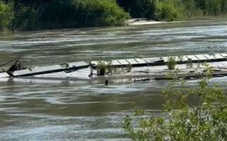 В Павлодарской области затонул понтонный мост