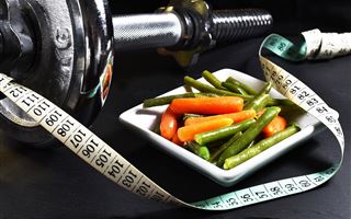 Диетолог объяснила, помогает ли интуитивное питание сбросить вес