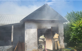 Пожар потушили в доме в Илийском районе