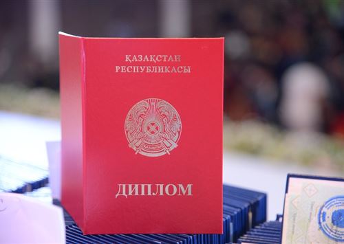 Казахстан стал страной официантов и таксистов с дипломами юристов и экономистов: тревожный прогноз для системы образования