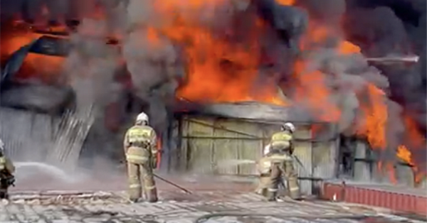 Пожар в алматы сегодня на барахолке. Крупные ЧС. Пожар в Алматы вчера. Локализация пожара. Пожар полигон Файер.