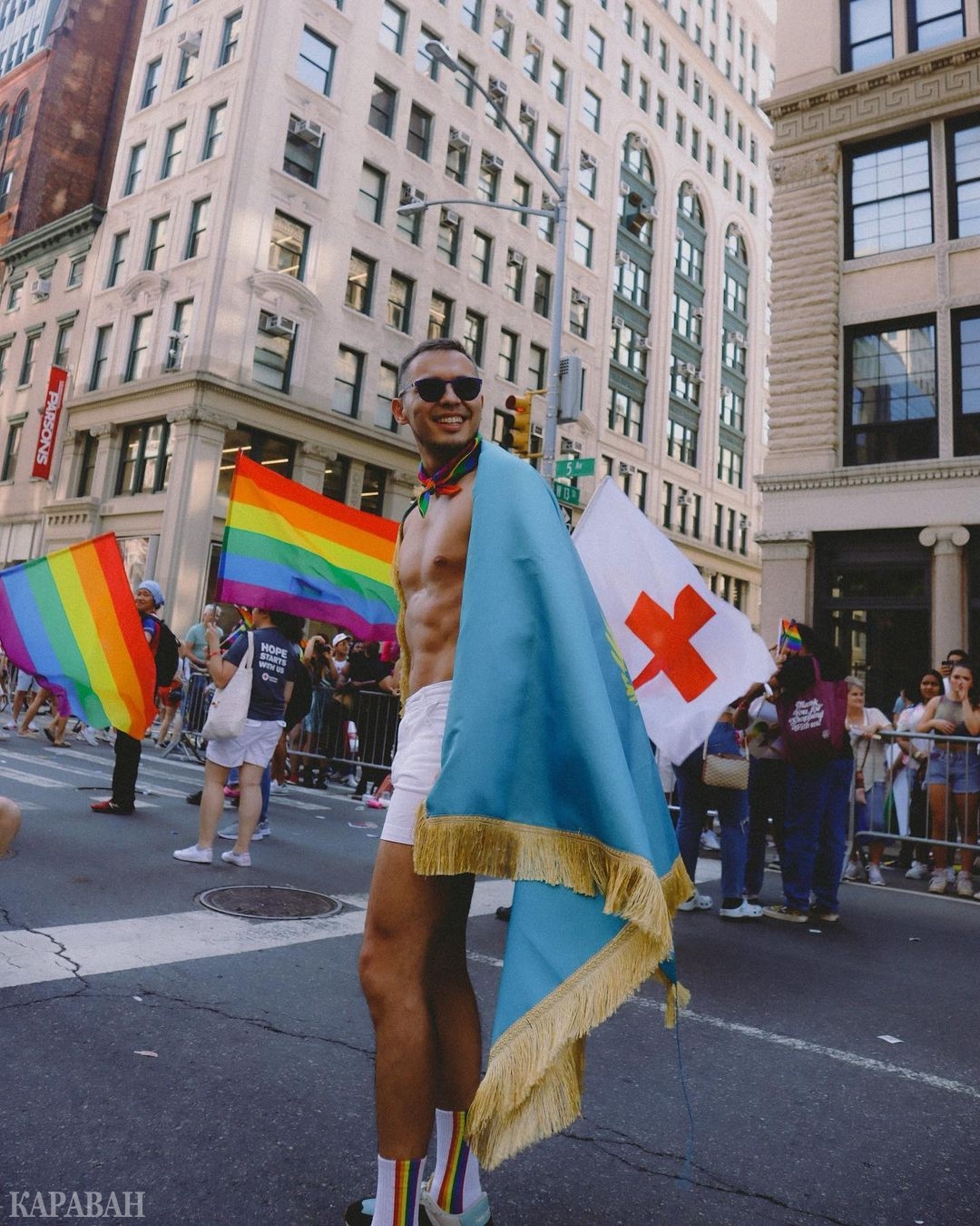 Казахстанский продюсер принял участие в гей-параде в Нью-Йорке - Новости |  Караван