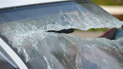 Автомобиль протаранил в патрульную машину в Алматы, пострадал полицейский