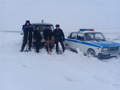 20 людей эвакуировали из снежного плена на трассе в СКО
