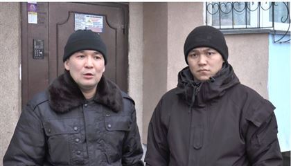 Выбили дверь и вынесли ребенка из горящей квартиры бойцы СОБРа в Алматы
