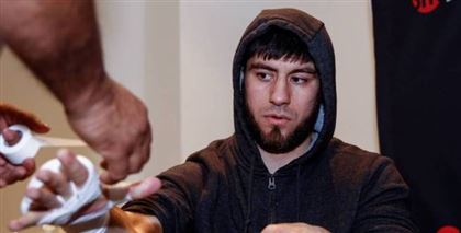 Казахстанский боксер досрочно проиграл  американцу с 22 нокаутами
