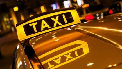 В Нур-Султане таксист оплатил свои штрафы забытыми деньгами многодетной матери