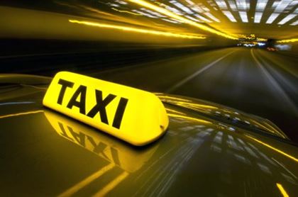 В Нур-Султане таксист оплатил свои штрафы забытыми в автомобиле деньгами 