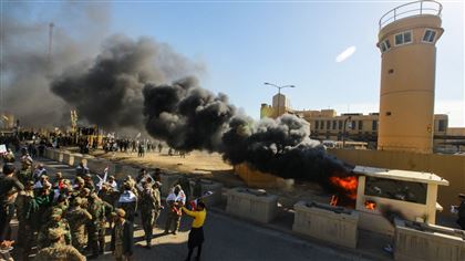 В Багдаде возле посольства США упали три ракеты