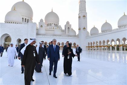 Президент РК побывал в одной из самых красивых достопримечательностей Абу-Даби