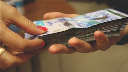 В июле казахстанцам повысят минимальную зарплату