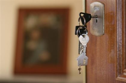 Мужчина сдал квартиру вместе с проживающими в ней родителями в Кокшетау