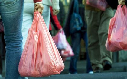Казахстанцы не готовы отказаться от пластиковых пакетов