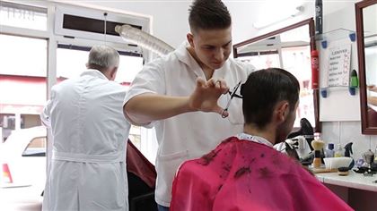 Мужчинам старше 40 лет запретили красить волосы в черный цвет в Туркменистане