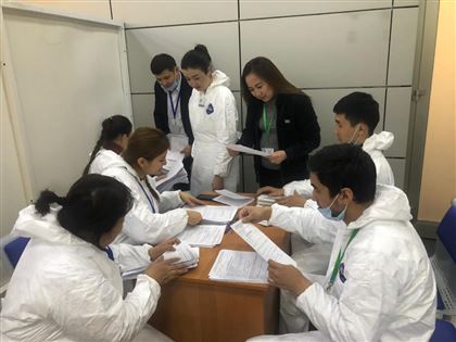 Учения по предупреждению коронавируса провели в аэропорту и поликлиниках Алматы