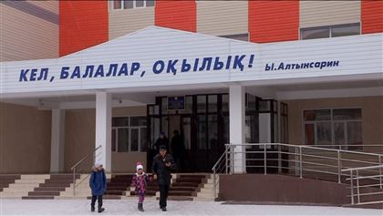 "Русские, узбеки и турки перестали отправлять детей в казахские школы": обзор казахскоязычной прессы (10-17 февраля)
