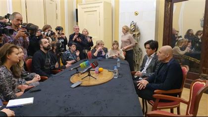 Димаш Кудайберген совместно с Игорем Крутым провели пресс-конференцию в Москве