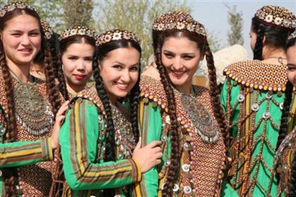 Щедрый денежный подарок получат женщины Туркменистана на 8 Марта