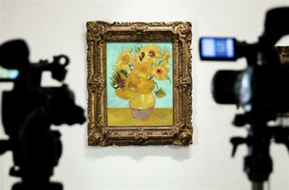 "Подсолнухи" Ван Гога задержали в Токио из-за коронавируса