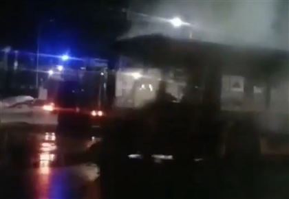 В пригороде Нур-Султана сгорел маршрутный автобус 