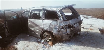В Актюбинской области автомобиль с иностранцами опрокинулся в кювет