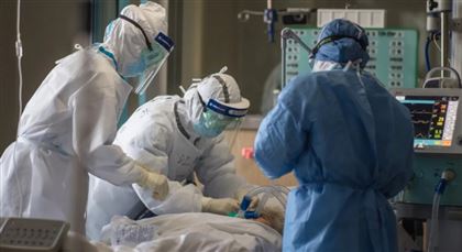 В Казахстане шестерых пациентов с COVID-19 перевели из реанимации в обычное отделение