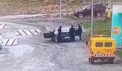 Три человека задержаны при попытке прорваться через блокпост во время режима ЧП