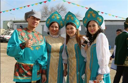 «Я не могу воспринимать казахов, если они не говорят на своем языке»: обзор казахскоязычной прессы (13-20 апреля)