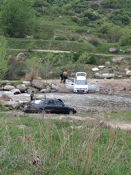 «Даже не удосужились прибрать, чтобы не сидеть в помоях»: казахстанка пожаловалась на ситуацию возле реки Каргалы