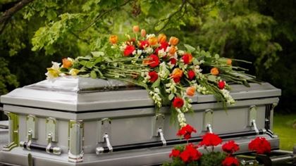 «Сын, соцработник, любовница покойника и её соседка»: как проходят похороны во время карантина