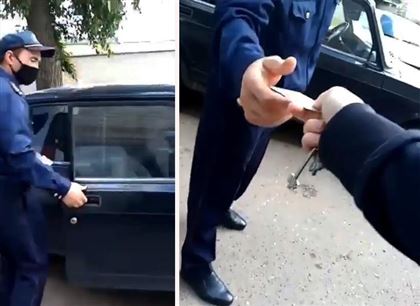 В сети появилось видео как полицейские Уральска забирают удостоверение личности у жителей оцепленного дома
