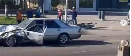Массовое ДТП в Алматы попало на видео