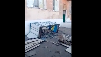 В Карагандинской области рухнул балкон жилого дома, есть пострадавшие