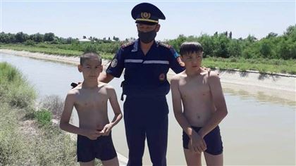 В Туркестанской области спасли детей, которых несло течение