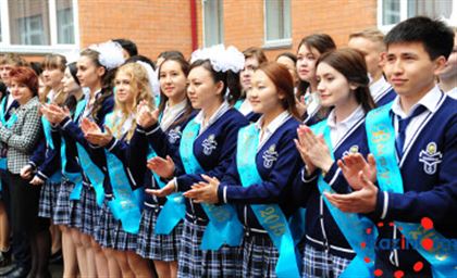 Что вытворяли казахстанские школьники, празднуя во время карантина окончание учёбы