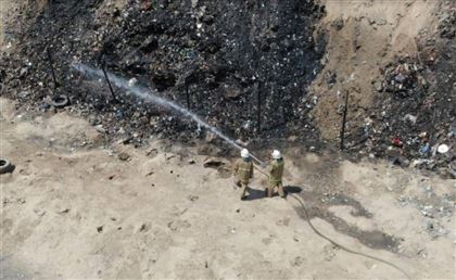 В Алматинской области потушили пожар на мусорном полигоне