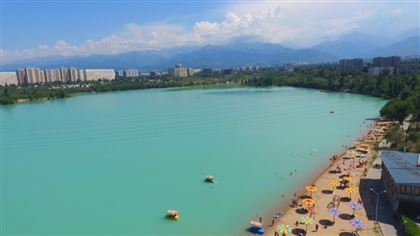 Жителям Алматы запретили купаться в озере Сайран