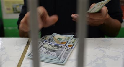 Доллар вновь подорожал в казахстанских обменниках