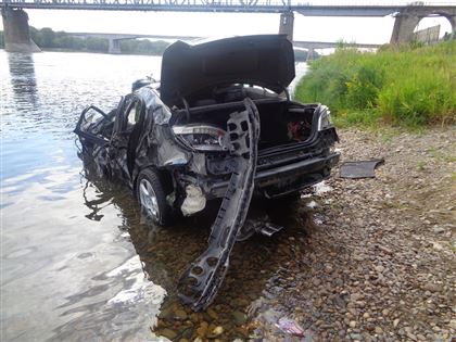 В ВКО водитель разрушил мост и погиб в реке