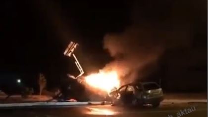 В результате ДТП в Актау загорелся автомобиль