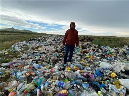 Стихийную свалку пластиковых бутылок обнаружили в Боровом
