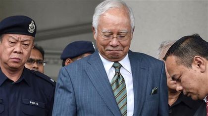 Cуд приговорил экс-премьера Малайзии к 12 годам тюрьмы