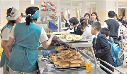 В Казахстане разоряются предприниматели, взявшиеся за организацию школьного питания