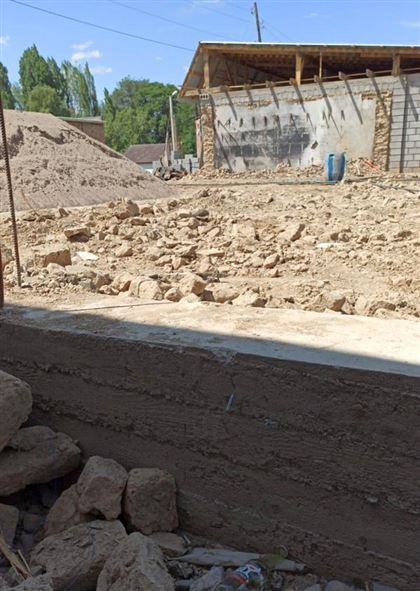 Почему пострадавшим жителям в Кордайском районе не восстановят хозяйственные постройки