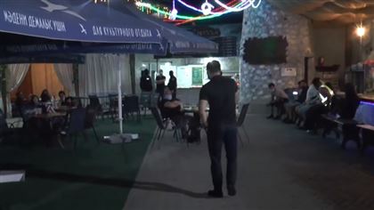 Полиция Алматы остановила массовый просмотр футбола