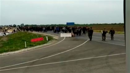 На казахстанско-российской границе произошло столкновение мигрантов с полицейскими