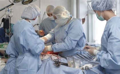 В Актобе двум пациентам ампутировали ноги после заболевания коронавирусом