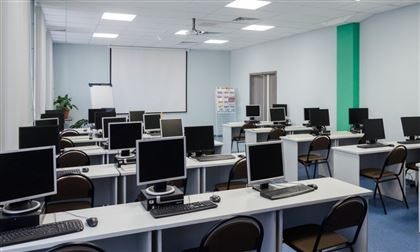Компьютеры для дистанционного обучения начали выдавать школьникам в Караганде