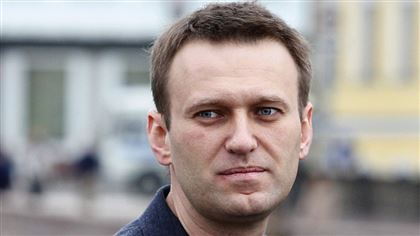 Стало известно, кто принес стаканчик Навальному в аэропорту