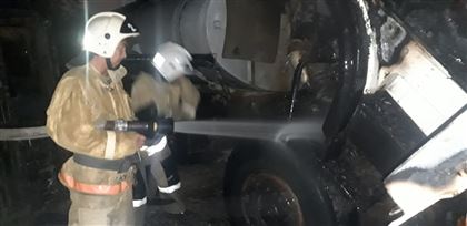 В Актау за день сгорели сразу два автомобиля